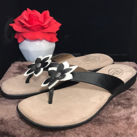 LIFE STRIDE comfy flower thong sandals size 7.5M - Picture 2 of 8